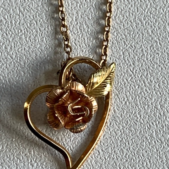 Krementz Jewelry - Vtg Yellow Gold Filled KREMENTZ Heart and Rose Women's Pendant Necklace